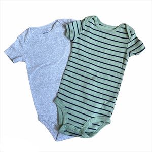 5/$20✨Carter’s Boys 2-Piece Basic Short Sleeve Bodysuits
